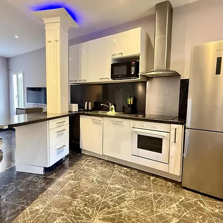 Apartment 3-bedroom On Two Levels Close To The Palais Cannes