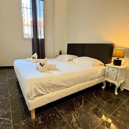 3-bedroom On Two Levels Close To The Palais *