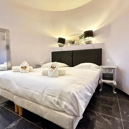 3-bedroom On Two Levels Close To The Palais Apartment *